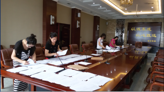 前半年干部考評(píng)檢票、打票現(xiàn)場(chǎng)