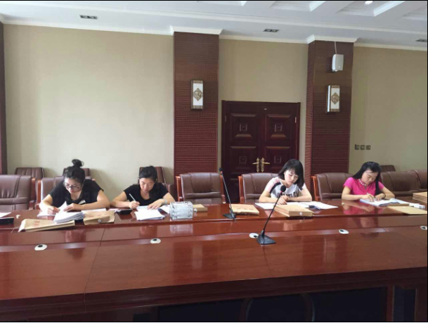 前半年干部考評(píng)檢票、打票現(xiàn)場(chǎng)