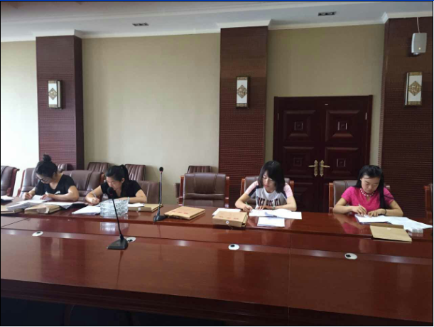 前半年干部考評(píng)檢票、打票現(xiàn)場(chǎng)